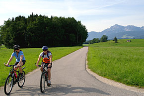Radlerinnen auf dem Badeseen Radweg